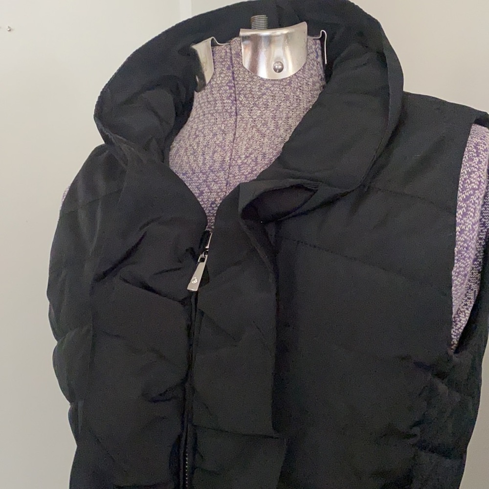 White House Black Market Vest - Picture 3 of 6